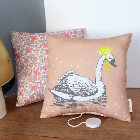 Barnabé aime le café Musical Pillow - Cygne/la vie en rose